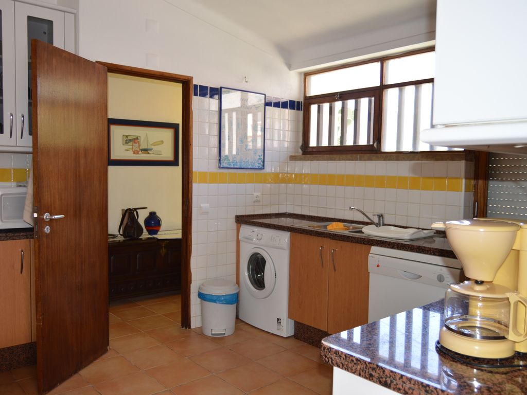 Traditional 4 bedroom villa located in Manta Rota rent