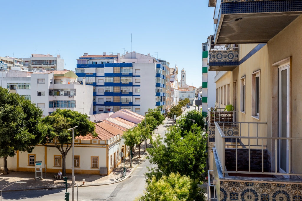 Newly reburbished 2-bedroom apartment in the centre of Portimão to let