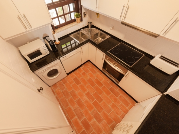 Beautiful 2-bedroom apartment in Albufeira resort to rent