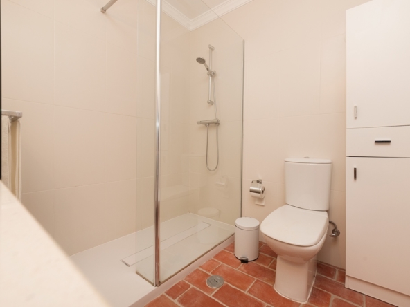Beautiful 2-bedroom apartment in Albufeira resort to rent