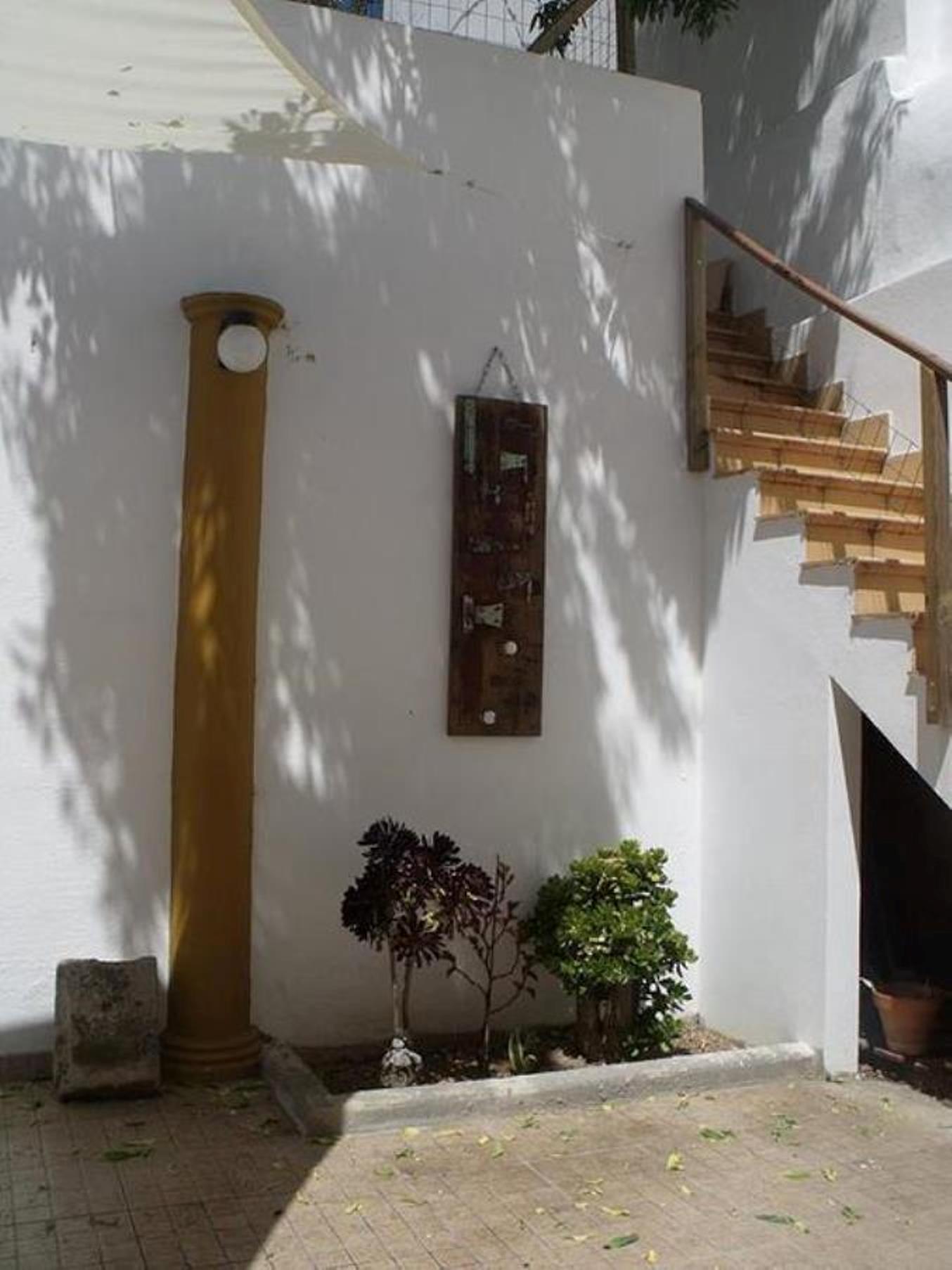 2 bedroom cottage in heart of charming village to rent