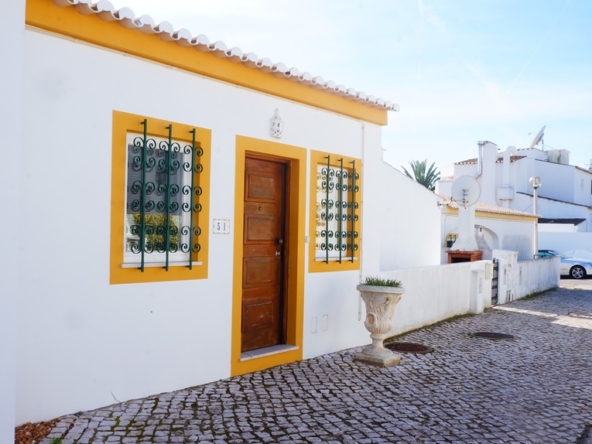 1 and 2-bedroom cottages in the heart of Praia da Luz to rent