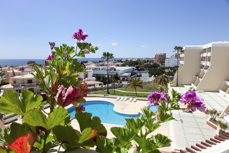 1-bedroom apartment with pool and sea view in Galé to rent