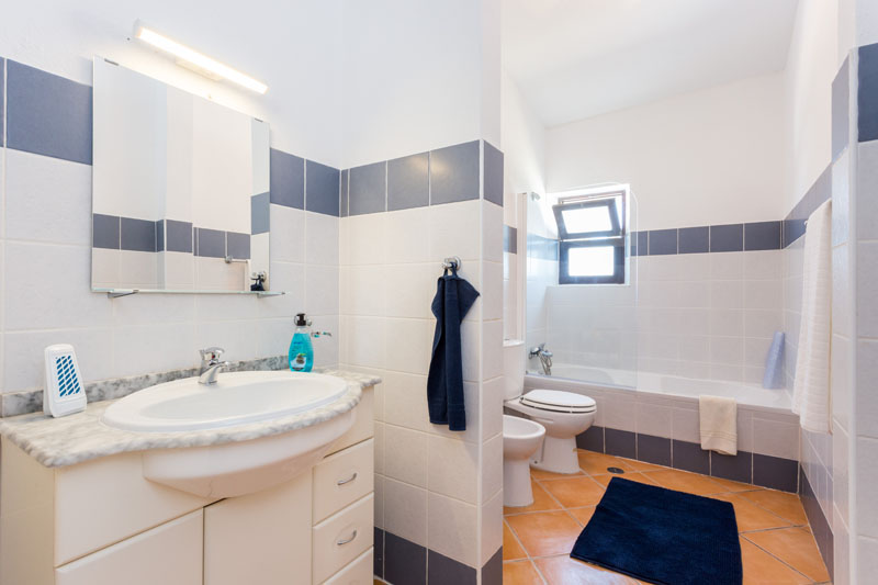 bathroom Light and Spacious 2-bedroom Apartments Praia da Luz for rent