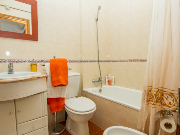 Excellent location a stone throw from the beach to rent