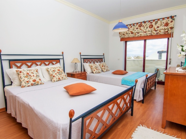 Excellent location a stone throw from the beach to rent