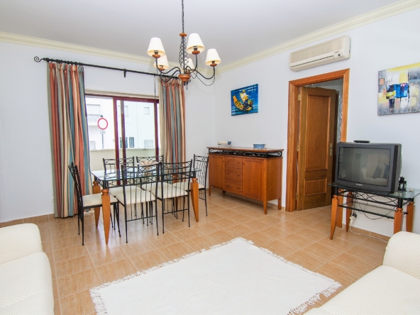 Excellent location a stone throw from the beach to rent