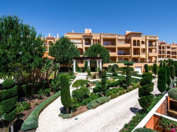 Stunning 2-bedroom apartment near the beach in Luz for rent