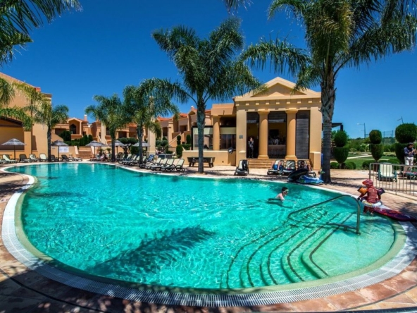 Stunning 2-bedroom apartment near the beach in Luz for rent