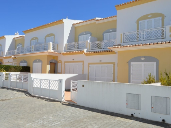 3-bedroom townhouse in Manta Rota rent