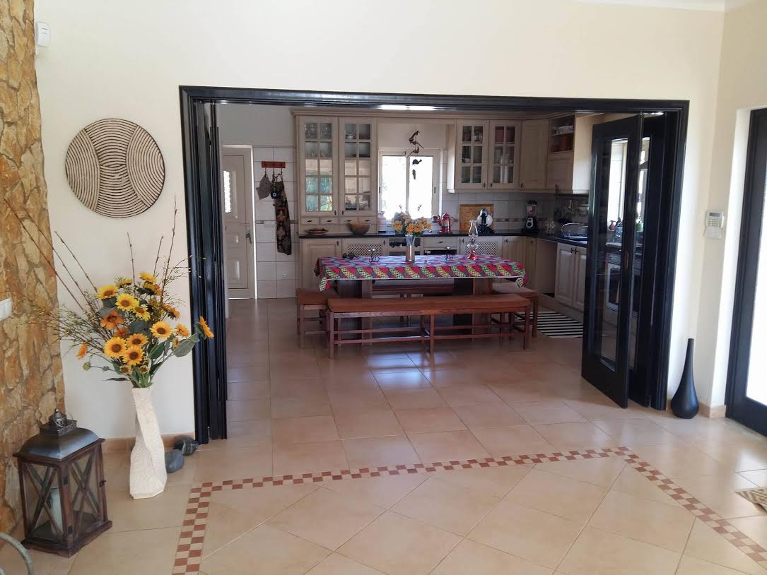 Beautiful 3-bedrooms countryside villa to rent